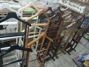 вешалка для брюк и рубашек напольная: Bu, paltarların səliqəli saxlanması üçün nəzərdə tutulmuş taxta — 1