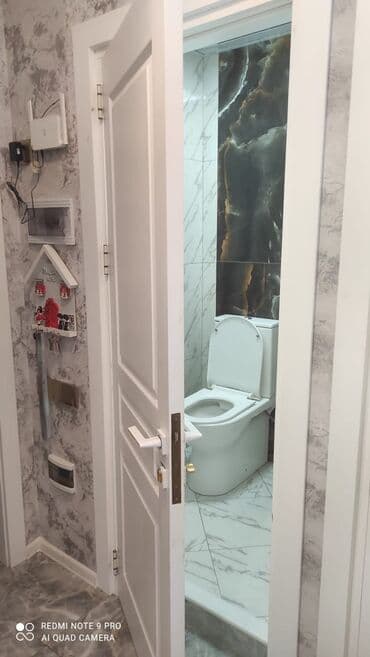 kirayə qaraj: Salam. Qəsr y/k 81.5 kvadrat 3 otaqlı,8 mərtəbəli binanın 3 cũ — 22