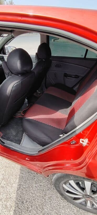 купить чехлы на авто: Kia Rio – hetçbek kuzov, qırmızı rəng. - Markası/modeli: Kia Rio — 12