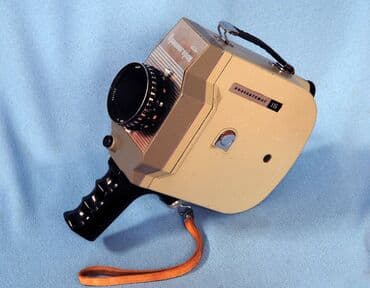 əntiq əşyalar: Старинная кинокамера " Красногорск - 1 " . Коллекционная . Раритет — 2