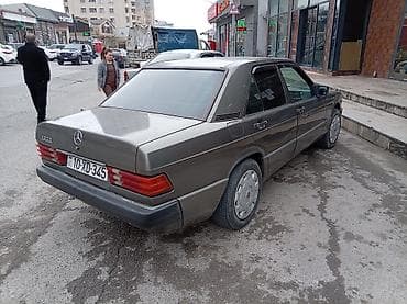 mersedes maşin: Mercedes-Benz 190 (W201): 2 l | 1989 il Sedan — 1