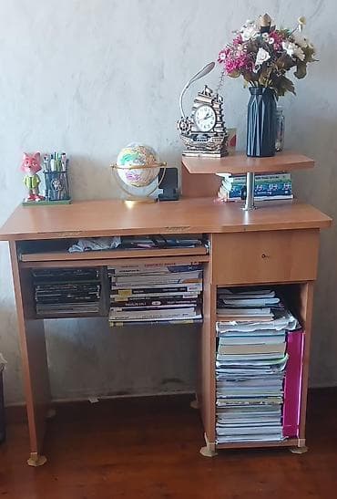 aptek satilir: Düz masa, Stulsuz, Polkalı, Siyirməli, Teksturalı laminat — 1