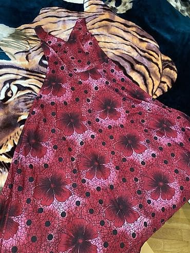 libas: 1.Cehrayi gullu don. Tikdirilib ve 1-2 defe geyinilib.Astari da var — 1