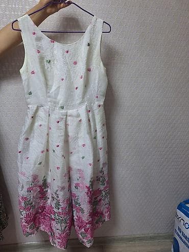 gun eynəyi: Qadın geyim dəsti – 4 paltar. Her biri chox azn geyinilib . Teze — 5