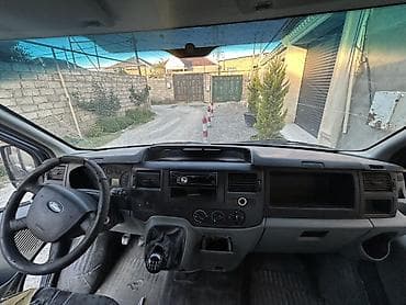 bmw satilir: Məhsul: Ford Transit yük/kommersiya furgonu Xüsusiyyətlər: - Korpusu — 8
