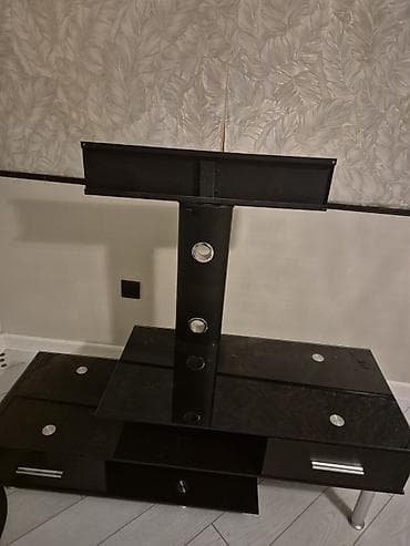 samdanlar ve saat: Düz TV altlığı, Polkalı, Şüşəli — 1