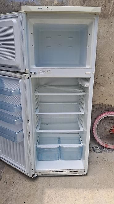 printer satilir: Iki kamerali soyuducu - Üst hissədə ayrıca dondurucu bölmə - Aşağıda — 2