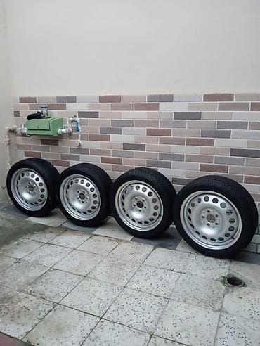 4 ədəd komplekt4 ədəd təkər təzədir,çat yox,svarka yox,əyrisi