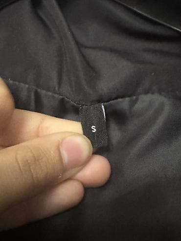 cilbab modelleri: Qadınlar üçün qara qısa şişmə gödəkçə - Ölçü: S (etiketdə göstərilib) — 1