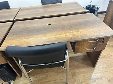 ofisde islenib: Ofis üçün işçi masaları, stullar dəsti və şkaf Təkdə satılır və — 4