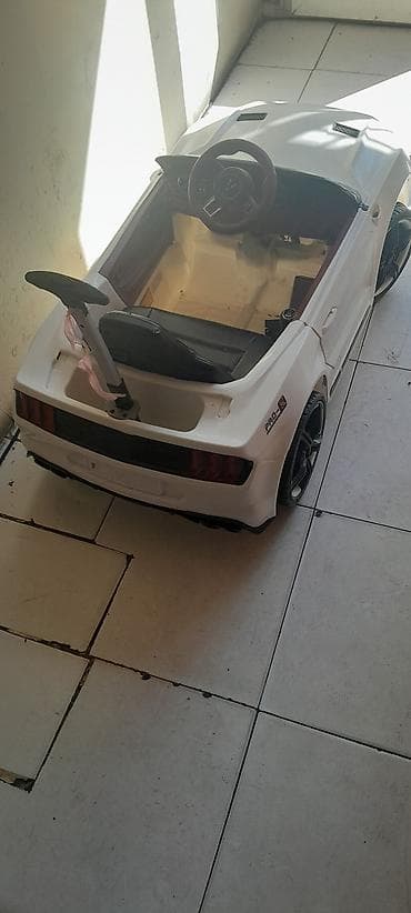 elektrik skutur: Uşaq elektrik maşını – sport tipli model, ağ rəng. Xüsusiyyətlər: - — 3