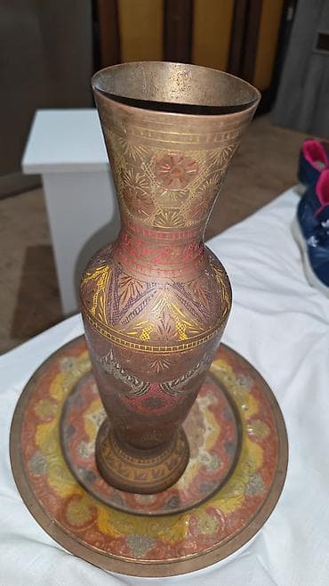 Vazalar: Bir vaza, Metal — 3