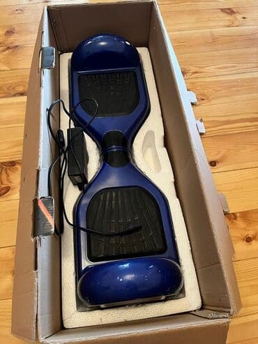 электросамокат в баку: Göy rəngli, iki təkərli, elektrikli hoverboard. Platformanın üzərində — 1