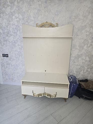 polkalar: Düz TV altlığı, Polkalı, Laminat — 4