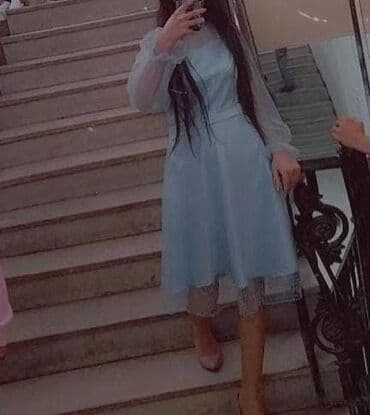 ağ qadın kostyumları: Şıq açıq mavi rəngli ziyafət/nahar donu. - Model: A-kəsimli, dizdən — 1