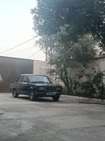 Lada 2107, qara rəng. Klassik kuzov dizaynı, xrom ön barmaqlıq və düz — 6