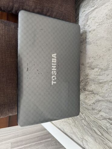 notebook çanta: Toshiba markalı boz rəngli noutbuk. Cihazın üst qapağında Toshiba — 1
