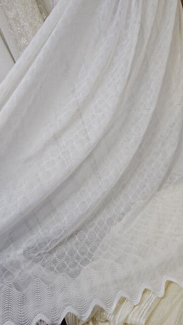 tül parçalar: Ağ rəngli, nazik, şəffaf parçadır. Üzərində həndəsi naxışlar var — 3