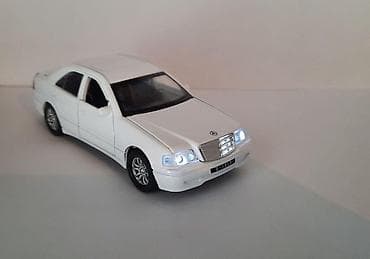 lizing kredit masinlar: Ağ rəngli oyuncaq miniatür krossover avtomobil modeli - Material — 10