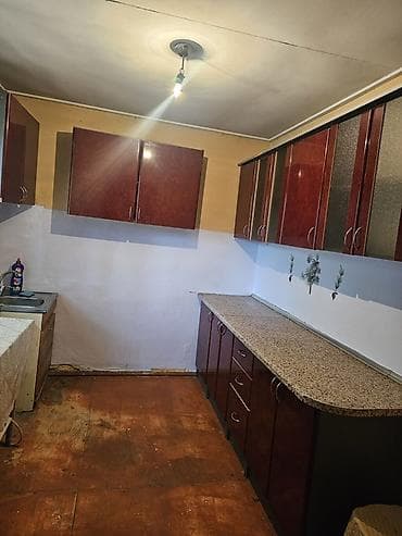 kantiner evlər: Bayilda daş bazariyla uzbeuz. Yola yaxin yerde 2 otaqli ev icareye — 6