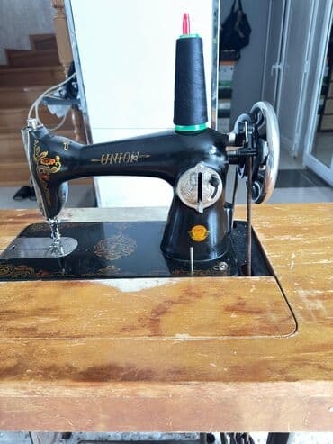 qədim əşya: UNION ayaq pedallı tikiş maşını - Mexaniki, pedalla işləyən model — 2