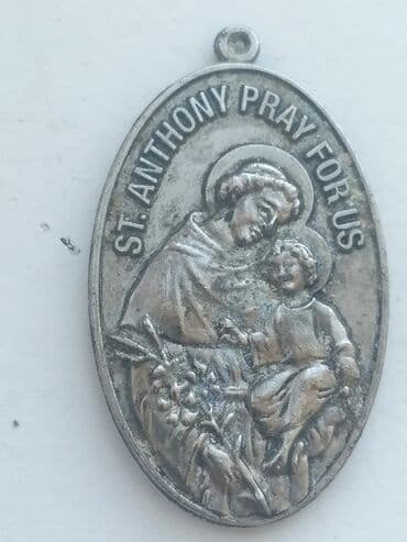 Gepıkler hobbı.Yazılıb orda Ezez Antonı bızım cyn dua et