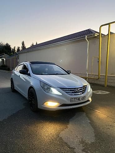 vito disk: Hyundai Sonata – ağ rəngli sedan Xüsusiyyətlər: - Korpus: 4 qapılı — 1