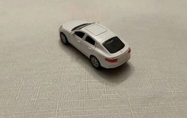 bentley continental gtc s 4: Təcili Satılır. Endirim Var. Tesla avtomobil modelka — 6