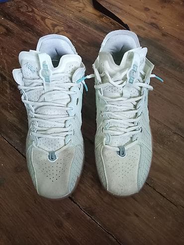 plaşlar kişi: Nike GT. CUT. 3 (az geyinilib) - Rəng: açıq krem/boz üzərində açıq — 1