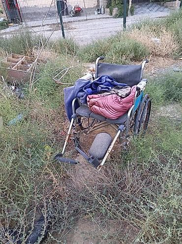 rəngli maskalar: Elil arbasi qiymeti 100 manat — 1