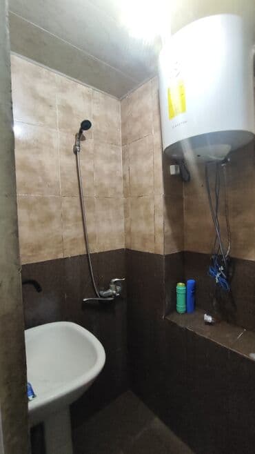 kiraye ev nermanovda: Hər şəraitli. komsamol dairəsində piyada keçidin yanında. 2 otaqlı ev — 9