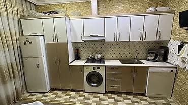 Yaxsi veziyyetdedir.Uzerinde moyka ve aspirator verilir,real alicilar