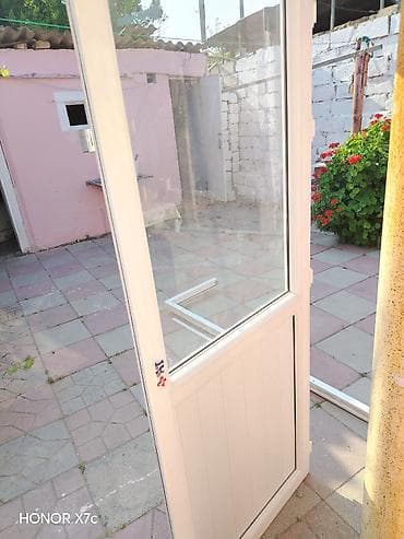 sef qapi: PVC balkon/qapı bloku - Material: ağ PVC profil - Dizayn: yuxarı — 1