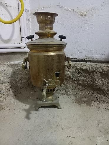 Mis samovar – klassik kömür/odunla işləyən model1879 3 litirdir