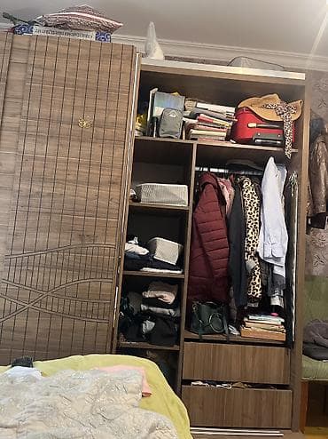 гардеробный шкаф: Б/у, 2 двери, С зеркалом, Коричневый, Дерево, Купе, Прямой шкаф — 2