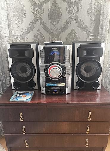 sony qulaqliq: Tam işləkdir CD. kaset Radio USB kart. Blutuz .Təzə kimidir - Model — 1