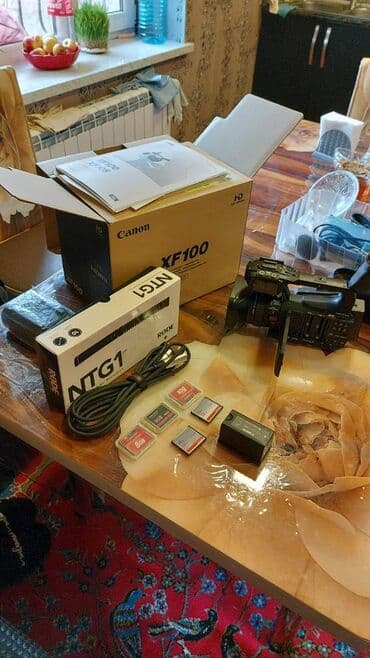 ses yazan cihaz: Canon XF100 və aksesuarları: Əlavə tripod, Əlavə yaddaş kartları(3 — 1