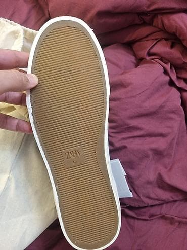 Туфли: Zara kishi kedləri
Tep teze 45 olcu — 2