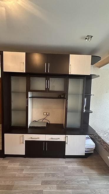 tifani dest: Paltar Shkafi ve Tv Stend shkafi satilir Paltar skafin olculeri 1,40 — 7