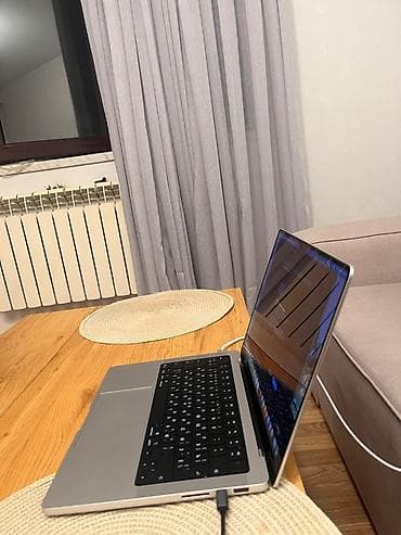Apple MacBook: Macbook M5 pro 16/1terbayt yaddaş Hər şeyi təzədir 2aydır alınıb — 4