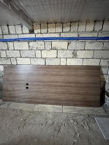 qaraj darvazasi: Mebel daraq panel. - Rəng: tünd qəhvəyi (ağac fakturalı). Ölçüsü  — 4