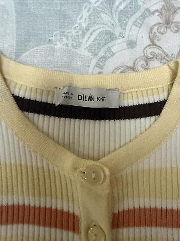 futbolkalar: Dilvin Knit qadın köynəyi - Model: qısaqollu, dördbutonlu henley — 2