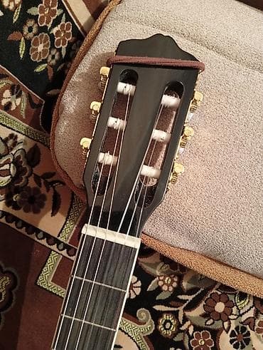Gitaralar: Qara Canavar. Orginal Grape. Səhnə və studiyanın Canavarı. Möhtəşəm — 2
