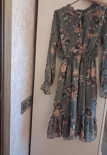 Qadın paltarı – çiçək naxışlı, uzunqol, midi uzunluq - Rəng