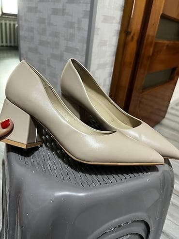 deri yupka: Bej rəngli qadın tuflisi
Yenidir,geyinilmeyib.38 olcu — 3