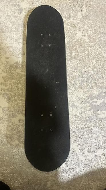 Skateboard – tam komplekt - Gövdə: klassik iki uclu forma, üst