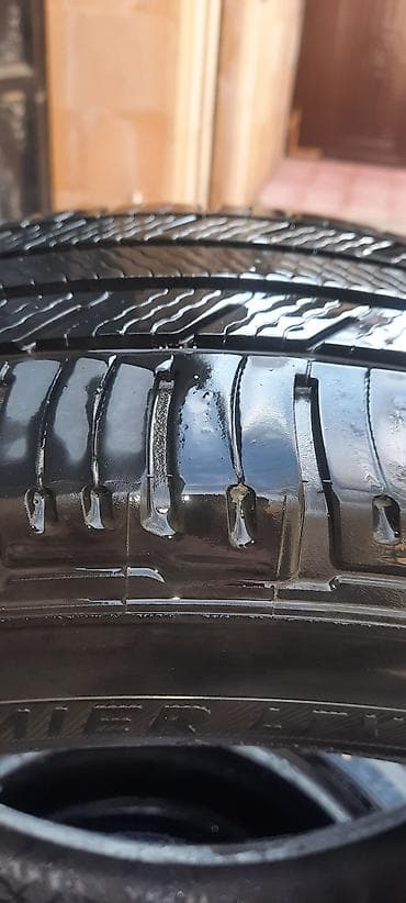 4 teker: İşlənmiş Şin Michelin 235 / 55 / R 19 — 8