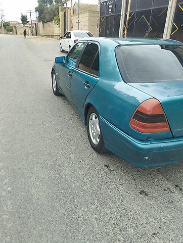 kia disk: Mercedes-Benz C-Sinfi sedan (W202), yaşıl rəng. - Ban növü: 4 qapılı — 8