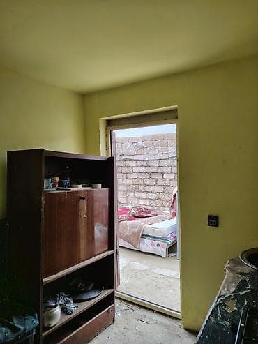 Otaqların satışı: 2otaq 1 kukna həyəti var həyətə maşın girir suyu işıqı interneti — 10