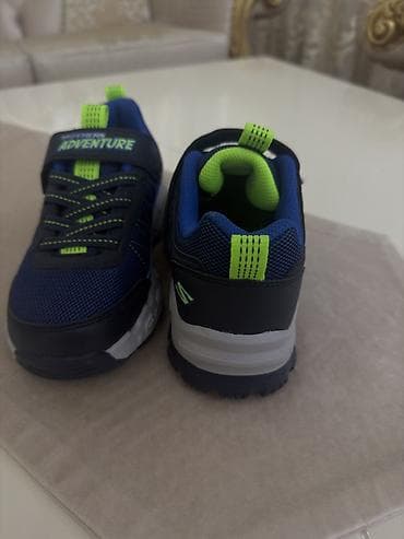 krosovkalar: Məhsul: Skechers Adventure uşaq idman ayaqqabısı - Ölçü: US 1.5 / UK — 3